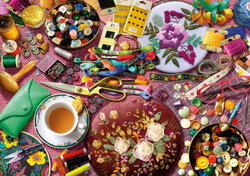 Puzzle 2000 el. Stół do szycia